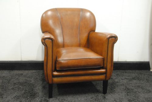 Schapenleren fauteuil.