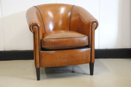 Schapenleren fauteuil.