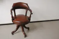 Chesterfield bureaustoel.