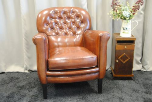Schapenleren fauteuil.